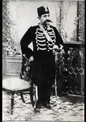 Retrato de Mozaffar ad Din (1853-1907), xá de Qajarid da Pérsia.
